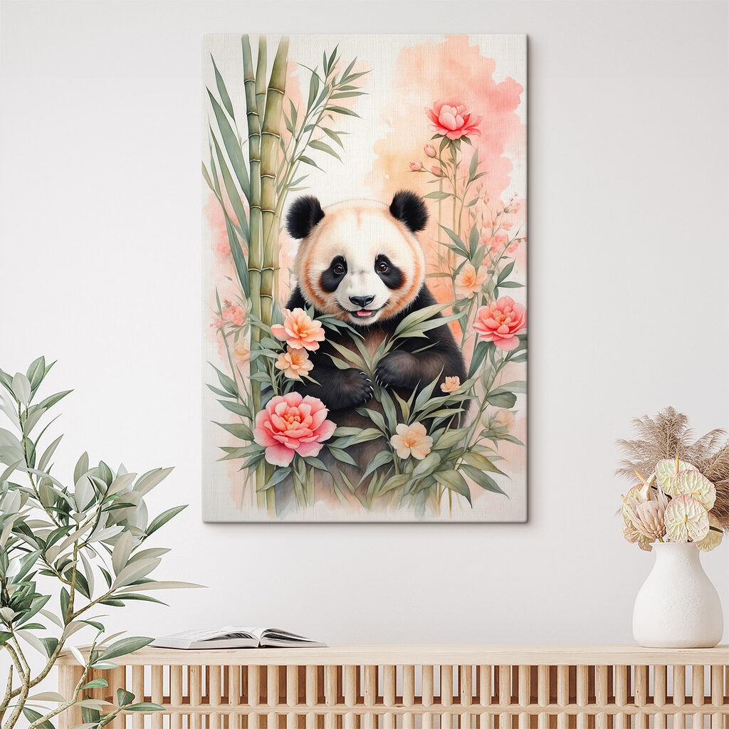 Panda mezi růžovými květy v interiéru
