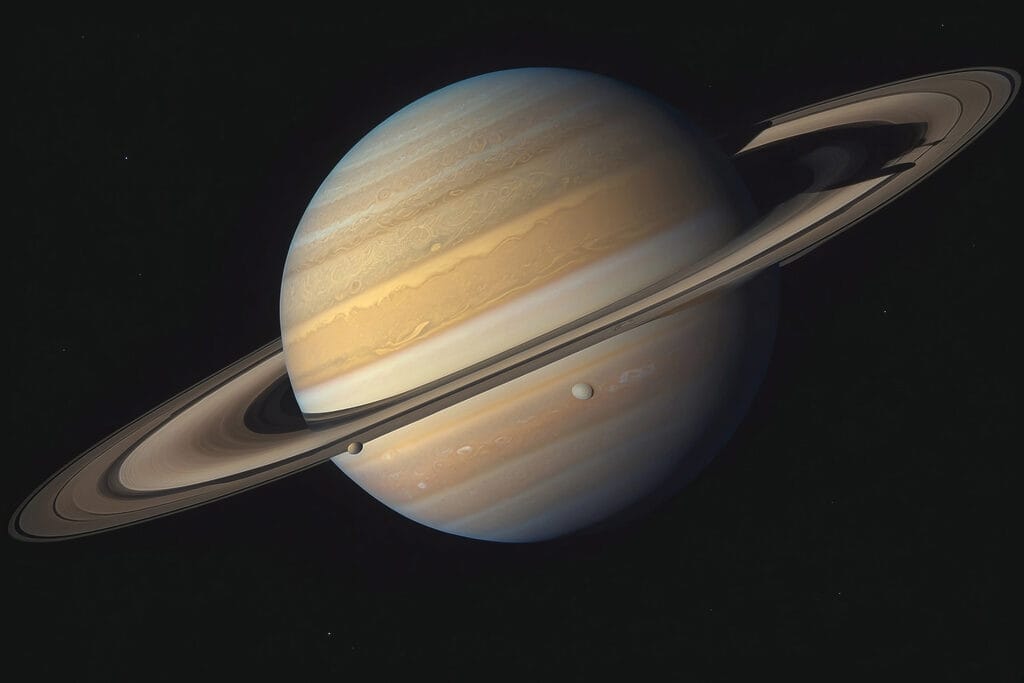 Saturn proti vesmíru — celý design