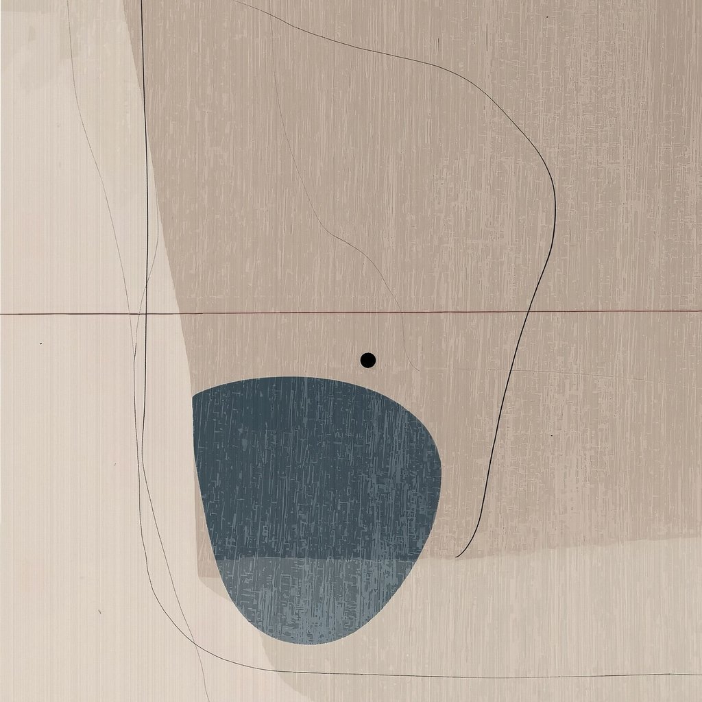 Minimalistická abstraktní kompozice — celý design