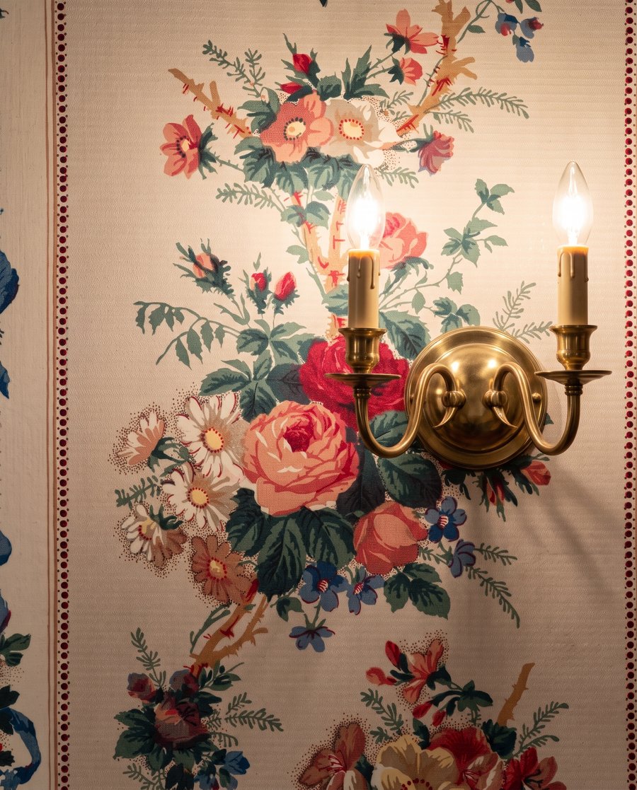 Kytice růží mezi stuhami — detail