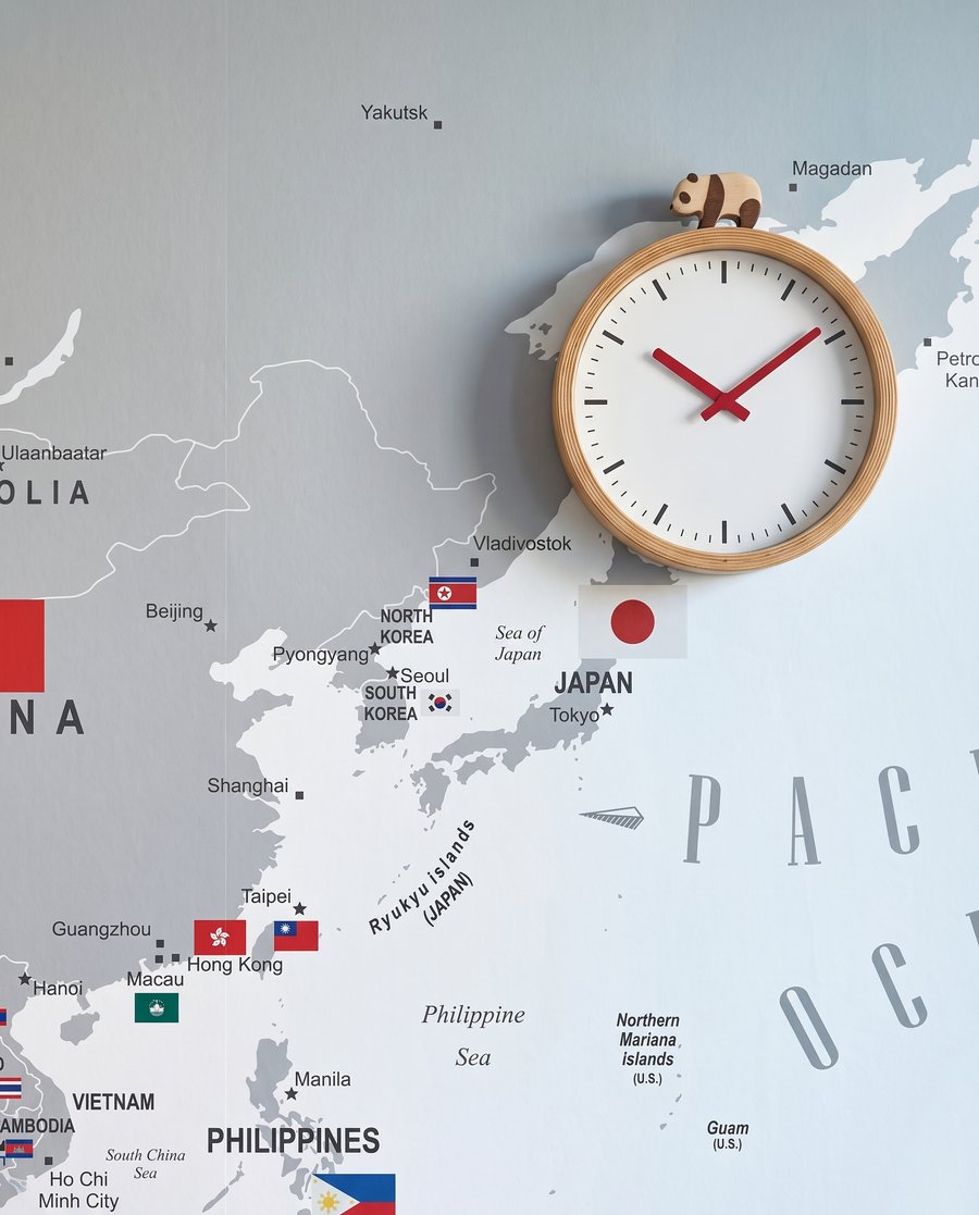 Jemné vlaječky na mapě — detail