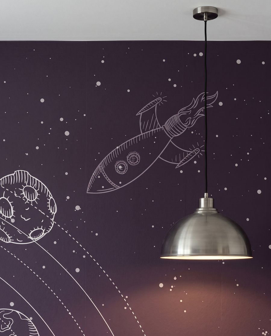 Astronaut mezi oběžnými drahami — detail