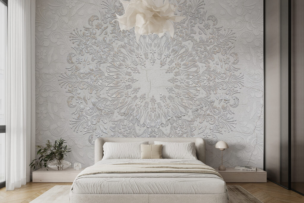 Bílý reliéfní ornament — interiér 1