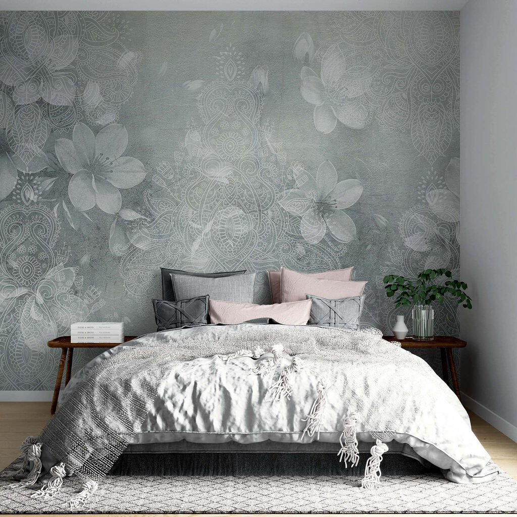 Světlé květy mezi ornamenty — interiér 4